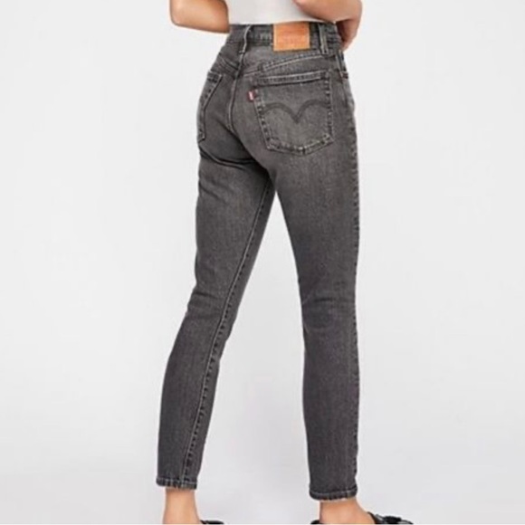 LEVIS WEDGIE STRAIGHT JEANS SIZE 25 X 28 GRAY EUC - Picture 1 of 9